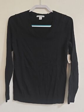Amazon Essentials Black V-Neck Lightweight Sweater